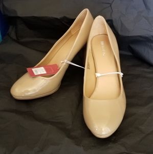 New Nude Bagie Pumps